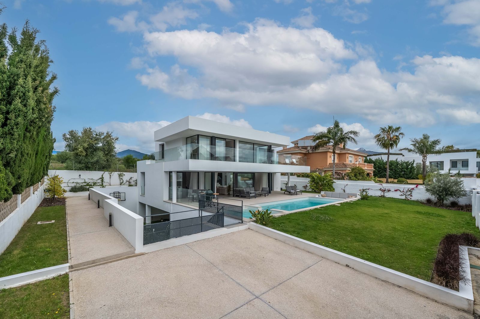 c2a0e0d146b05cb2d55c5ef3546509ee - 2