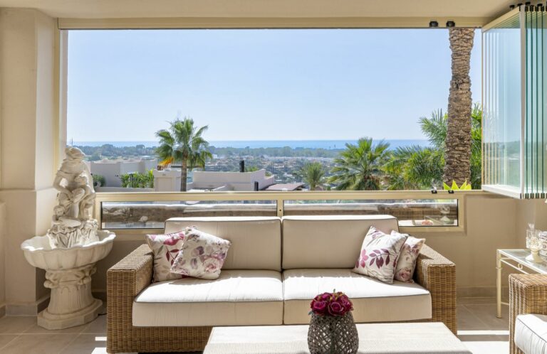 c44b09bbff9b5ef0245eb04ca6c26120 - 1