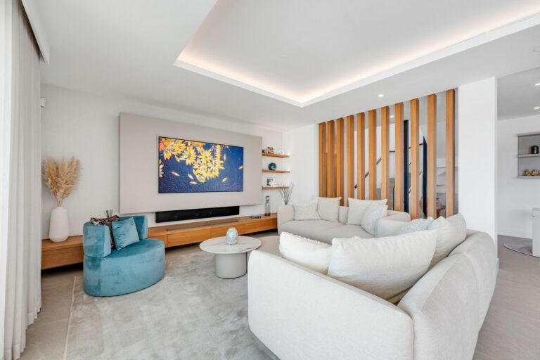 c4f7b53766443464c6820a3770b47bfa - 12