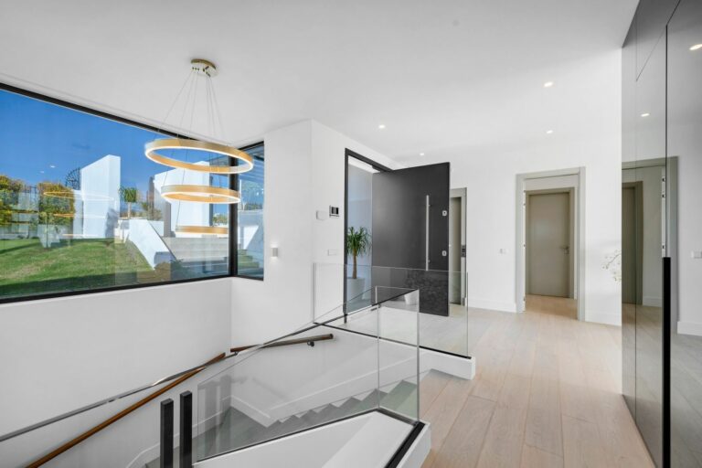 c4f7b53766443464c6820a3770b47bfa - 4