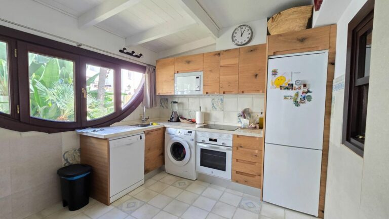 c579152e1a5fb09d0e29ca09c58a5887 - 15