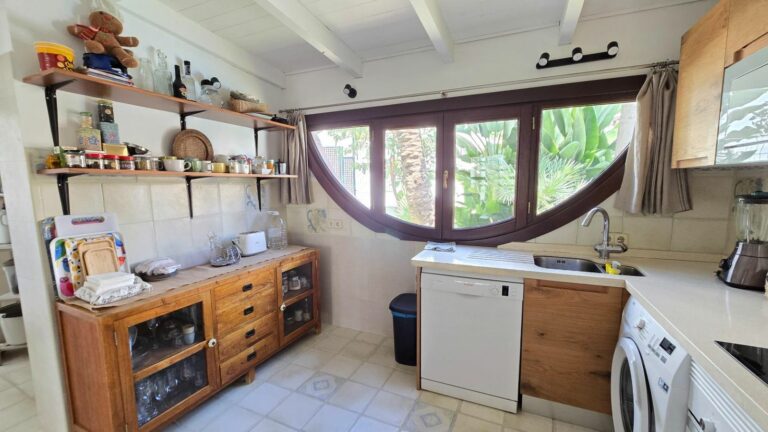 c579152e1a5fb09d0e29ca09c58a5887 - 16