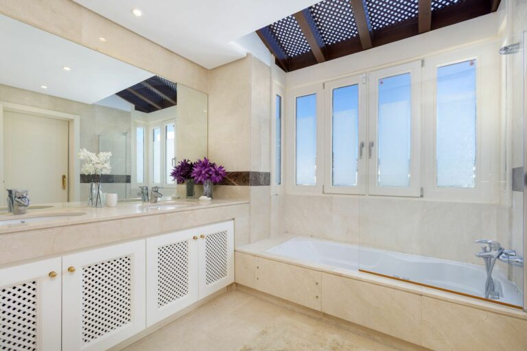 c5e6b8a736f072a337001820259cf5ab - 12