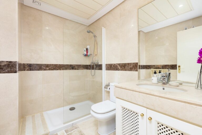 c5e6b8a736f072a337001820259cf5ab - 16