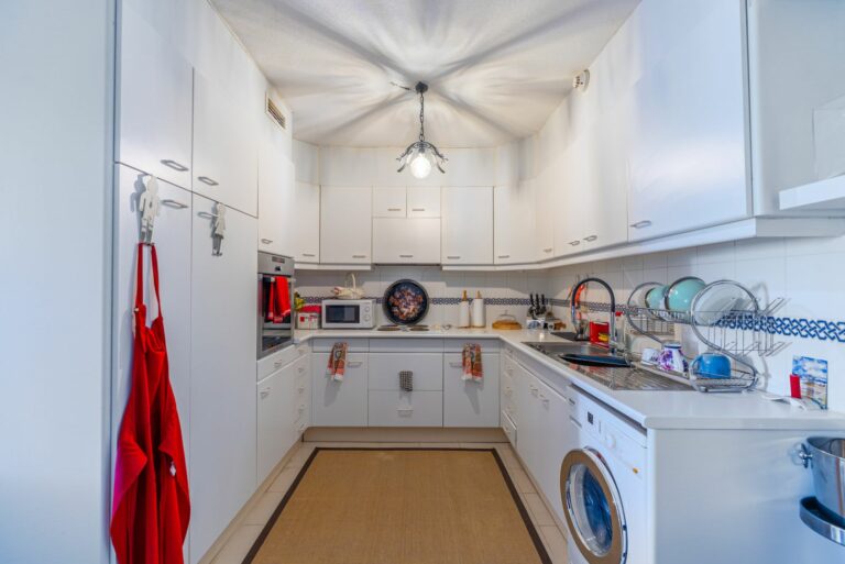 c62f57244850a0cb74c1b588e74d678e - 12