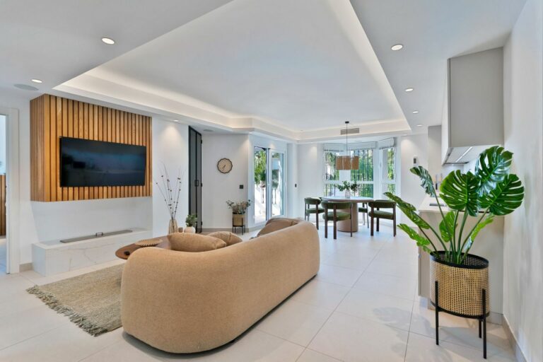 c8e9ada4bbdf27405b0330e0cb319399 - 1