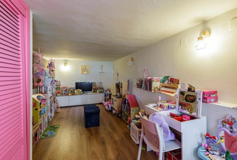 d4f79146daefaf0c3a5cacbcc7e3f301 - 13