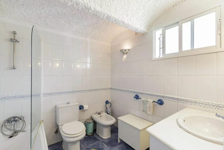 d4f79146daefaf0c3a5cacbcc7e3f301 - 15