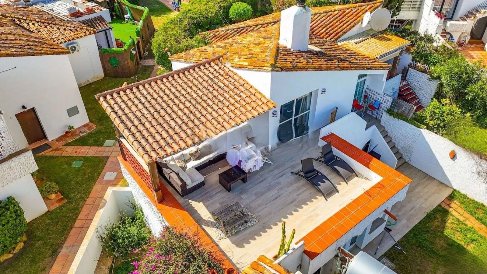 d4f79146daefaf0c3a5cacbcc7e3f301 - 5