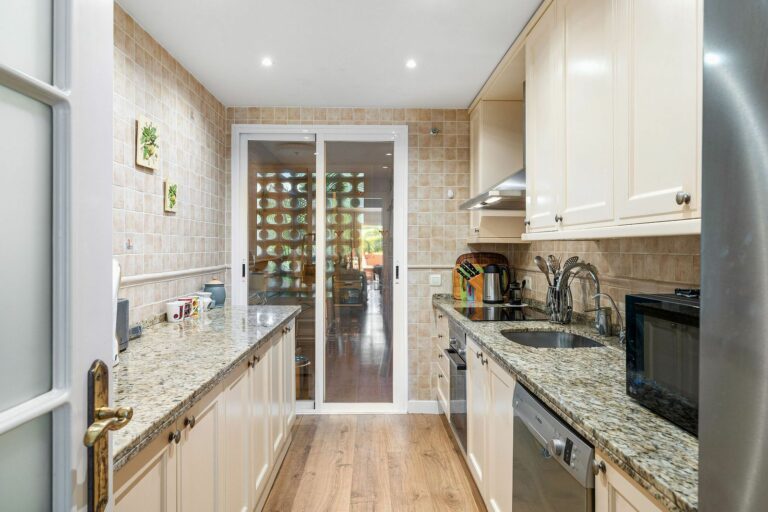 d8f1cfc8f6f6eab22c681d8ad3f5625b - 13