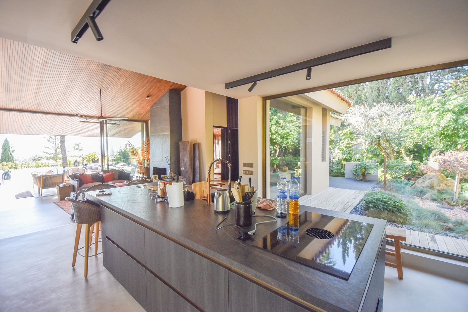 d959c82f96bcb6f9e7d160c48b06ee84 - 13