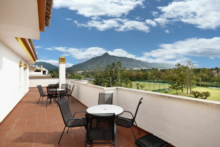 da90b47de64804eedc338dbba3a6c9fa - 1