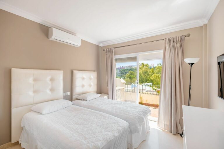 db5b61f821259f2bed29df7092e1930a - 12