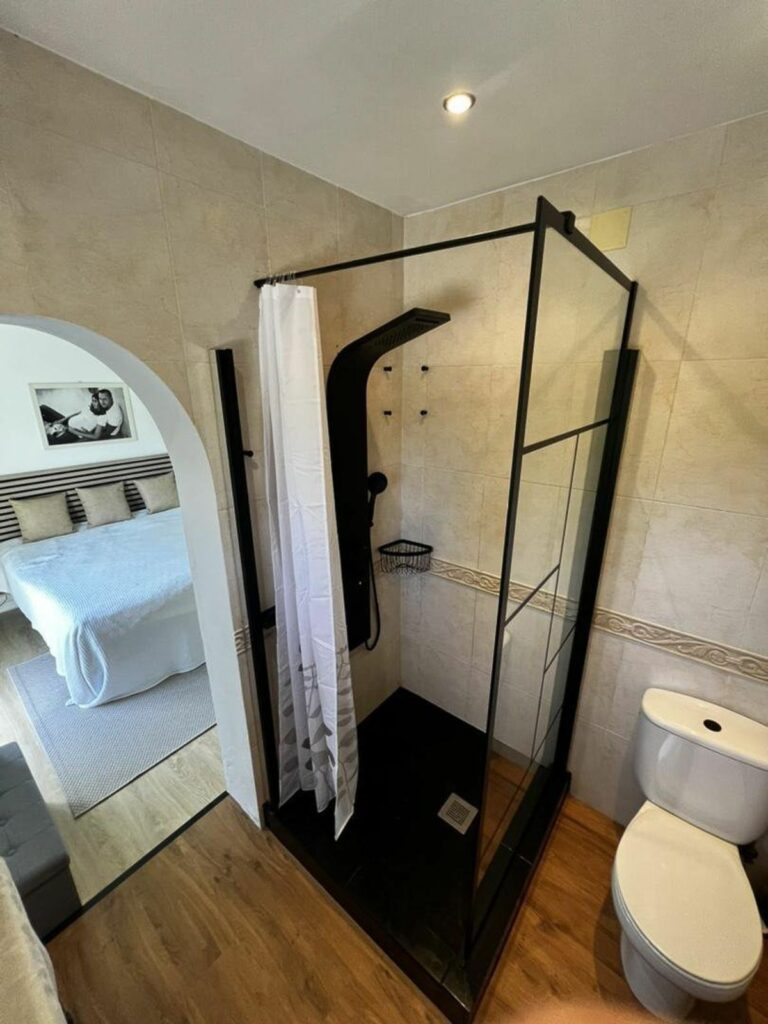 dfb65f5a26e2050348fc28705a1aed6d - 12