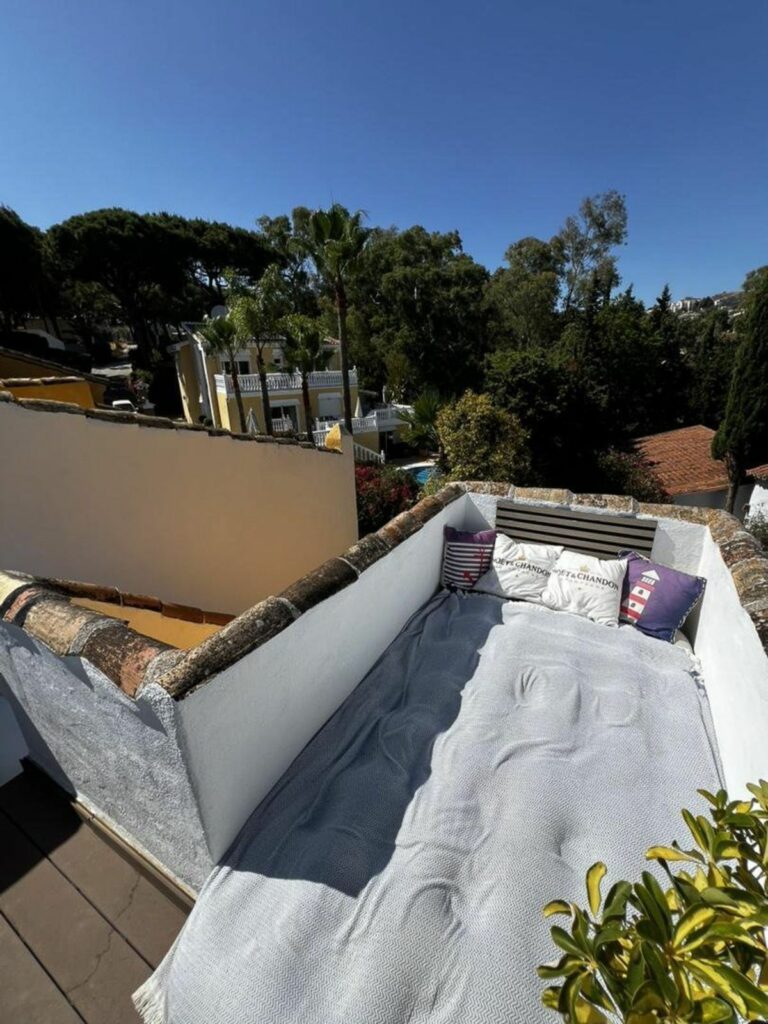 dfb65f5a26e2050348fc28705a1aed6d - 15