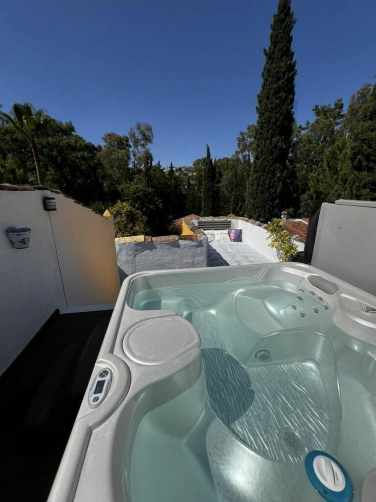 dfb65f5a26e2050348fc28705a1aed6d - 16