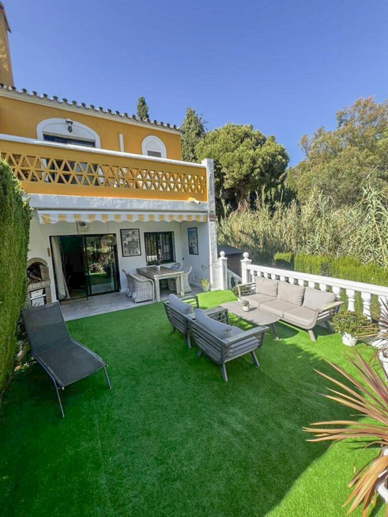 dfb65f5a26e2050348fc28705a1aed6d - 2