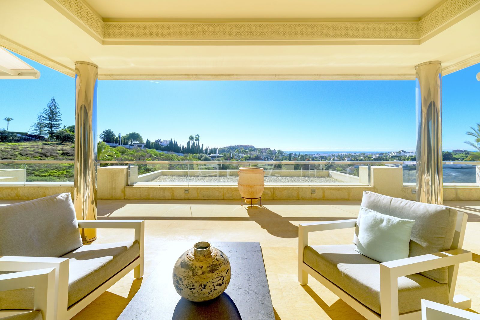 dfe2ba2e0a97fe18961582144068db06 - 1