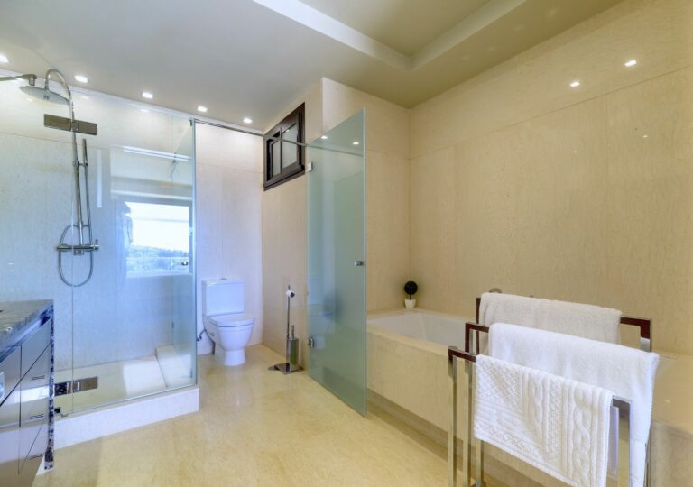 dfe2ba2e0a97fe18961582144068db06 - 11