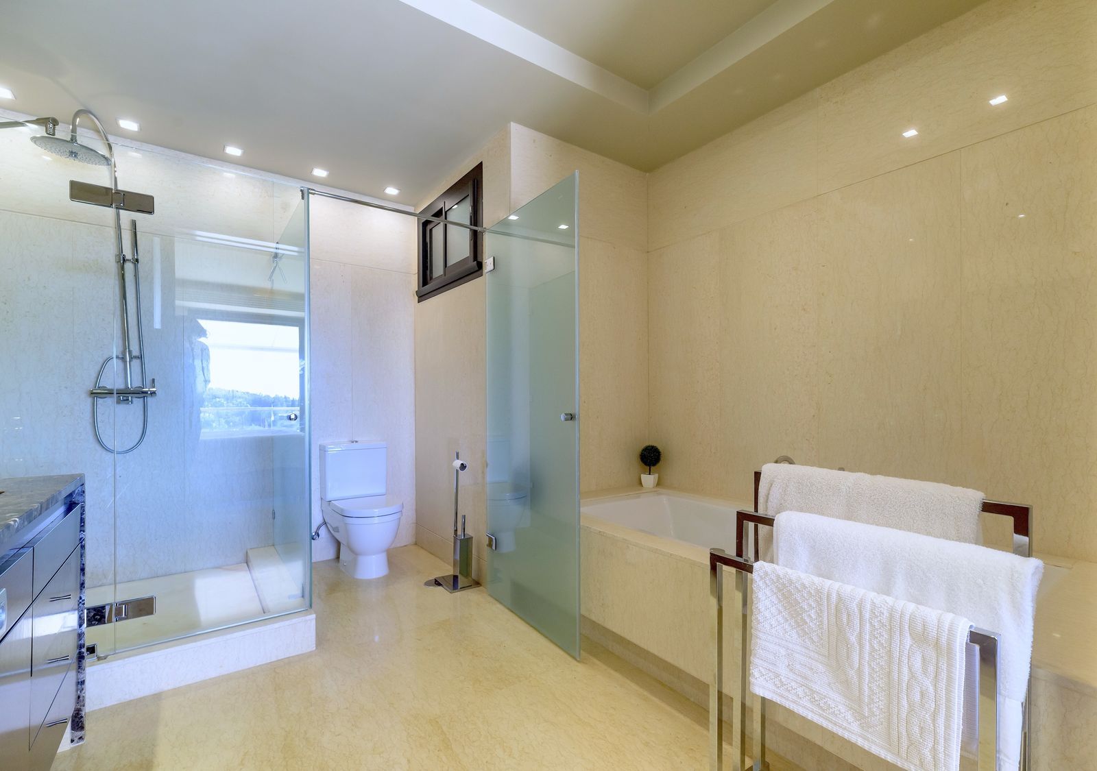 dfe2ba2e0a97fe18961582144068db06 - 11