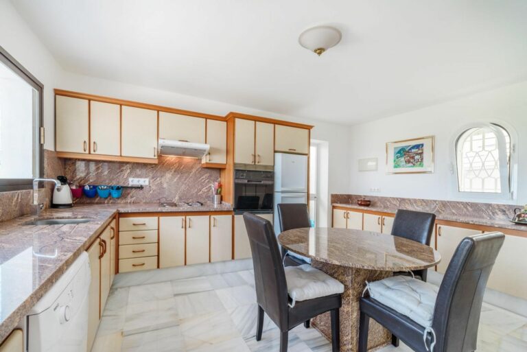 e07123f7a865f589fd9f9a5c9212937b - 12