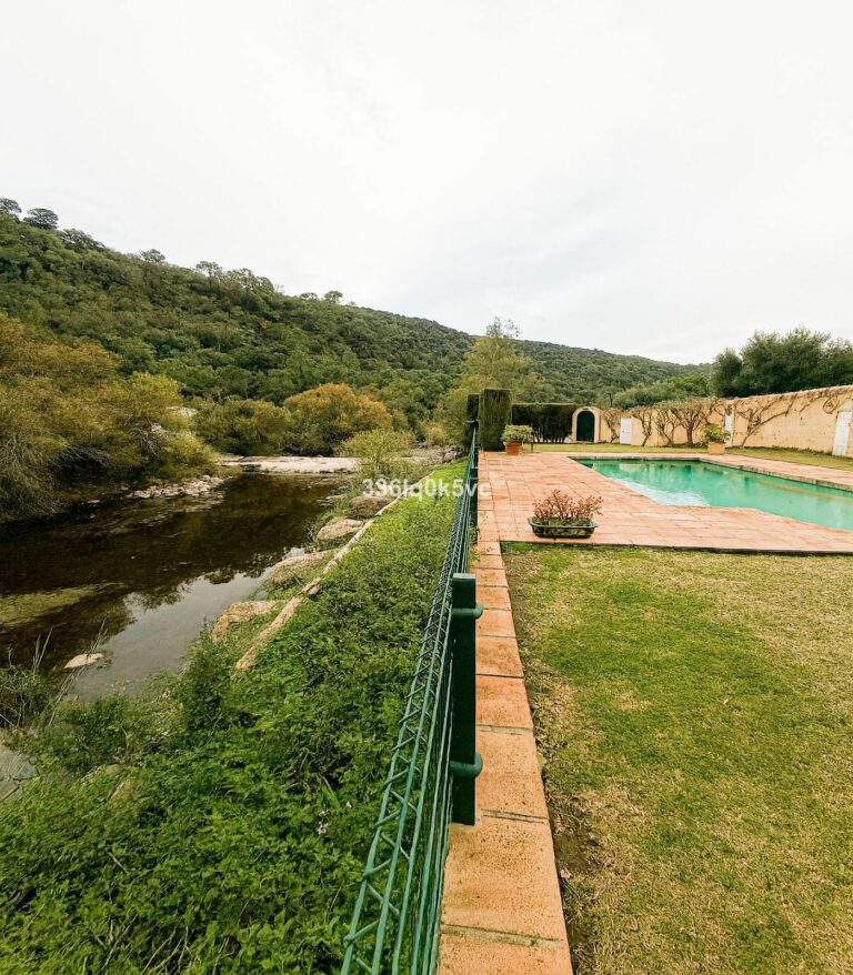 e25007adfe19039e2e43b513ff58614c - 2