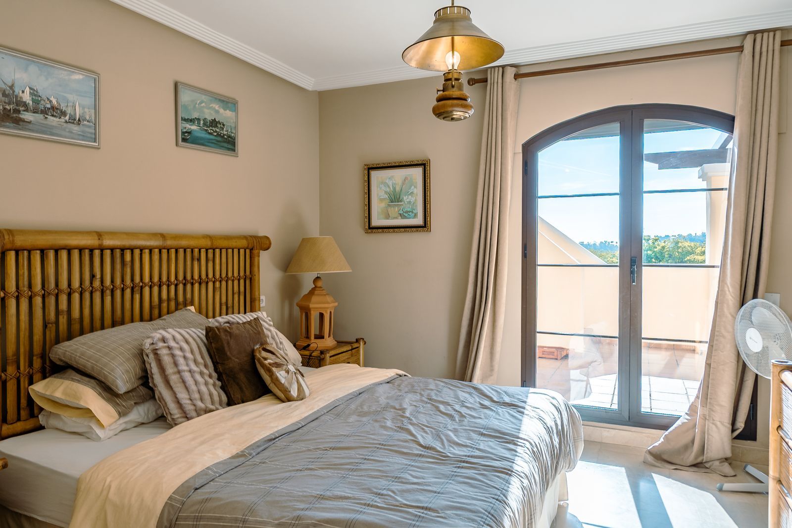 e2a1a279a3123f2276c43e2141956483 - 12