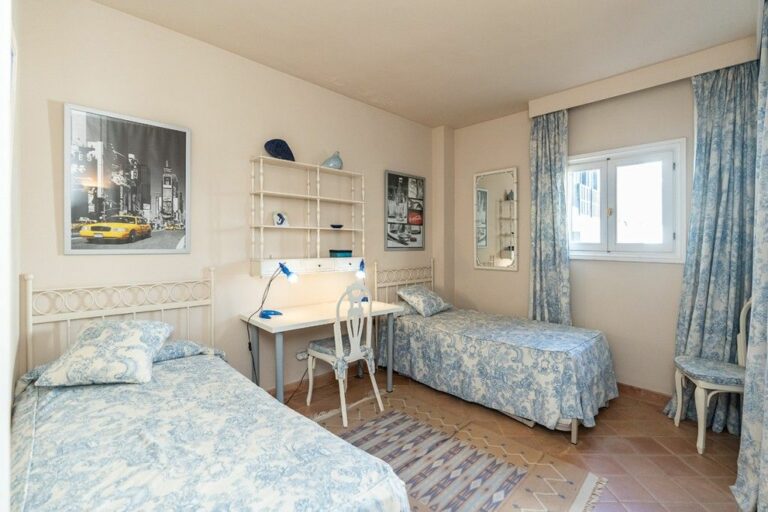 e3d4470d1e840aedcbcd161806803350 - 11