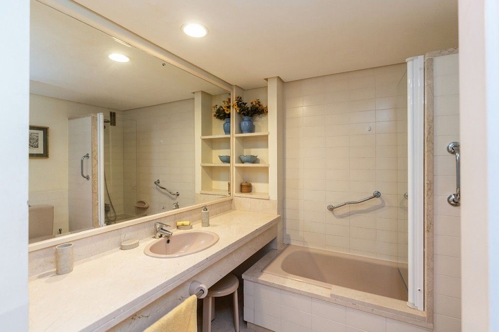 e3d4470d1e840aedcbcd161806803350 - 12