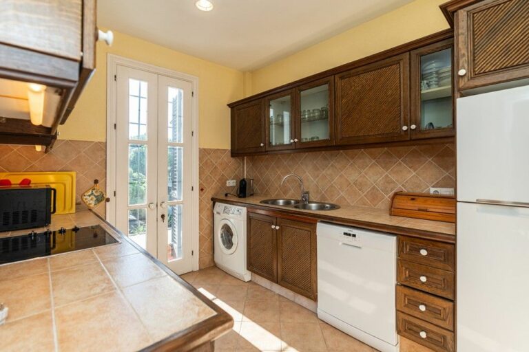 e3d4470d1e840aedcbcd161806803350 - 4