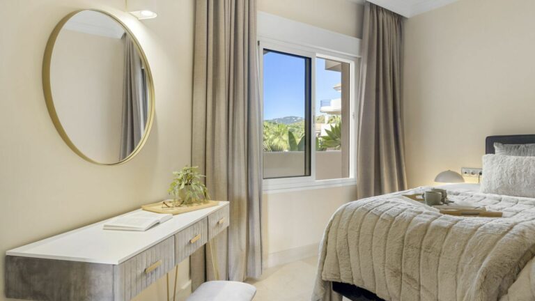 e49a8d7a3bb5ec029e526efd7e81461b - 14