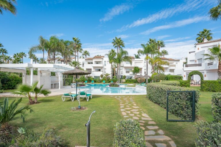 e60056d8355445d45b9749b3c3dd1580 - 14