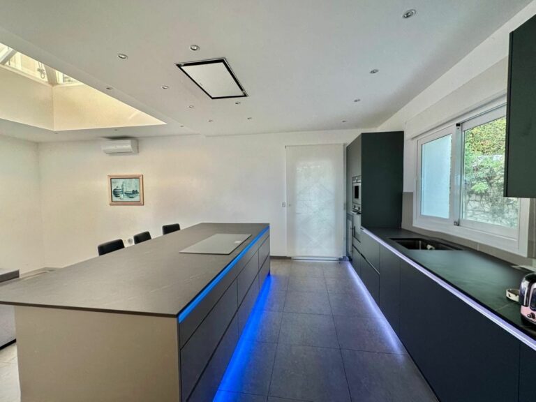 e6ad4645b7eefdcf7b1d77cc3b269cfb - 6