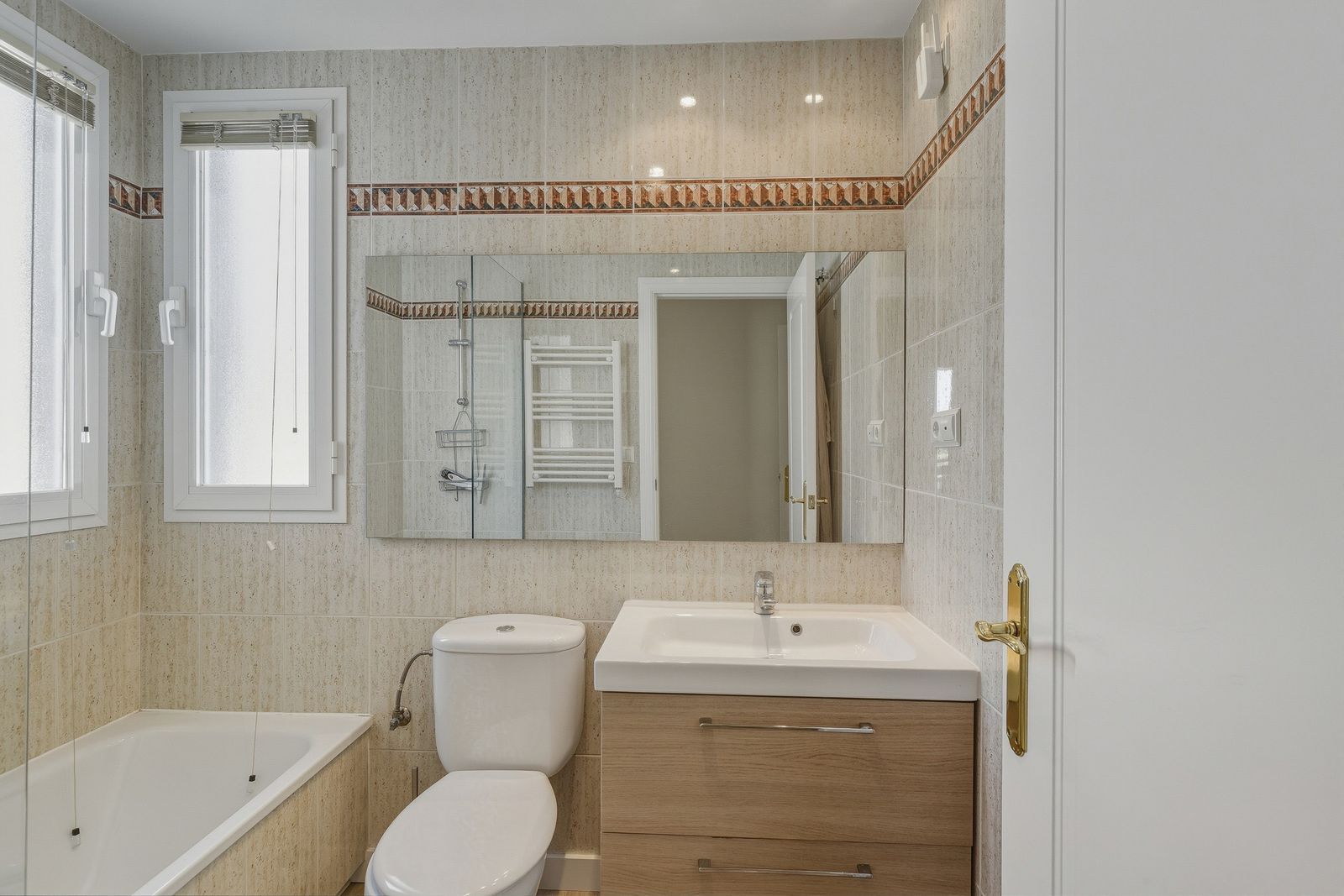 e6bb932f9c75398b6a7ef2617ef6ee14 - 12