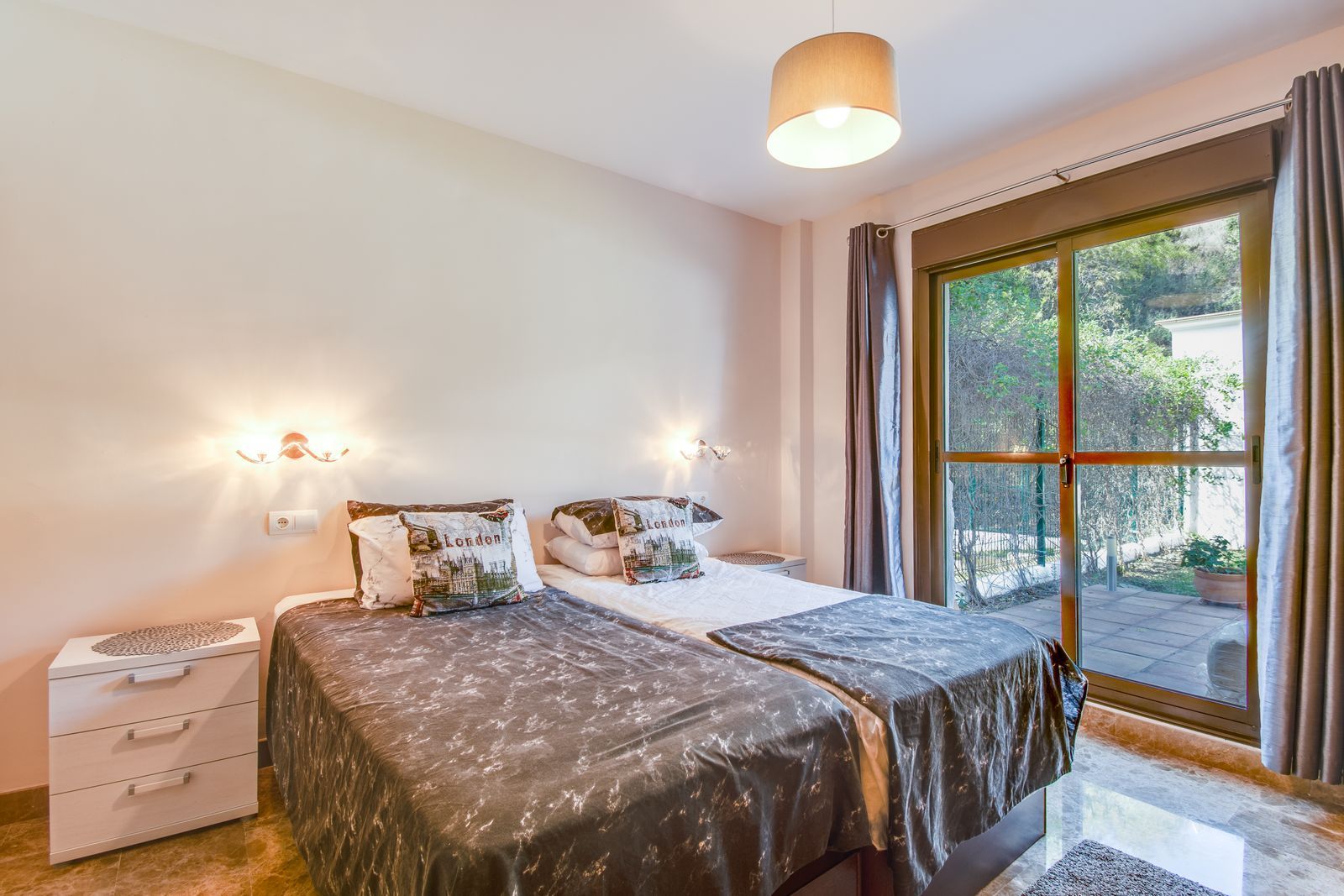 ec0ad6f475a3ad9a2f39c60ff3cbac28 - 14