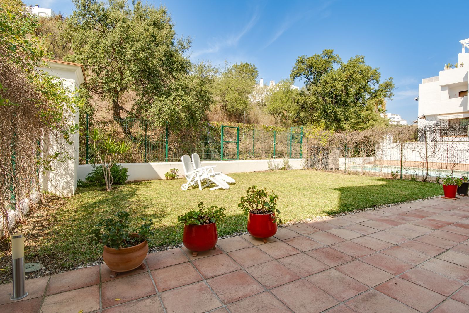 ec0ad6f475a3ad9a2f39c60ff3cbac28 - 16