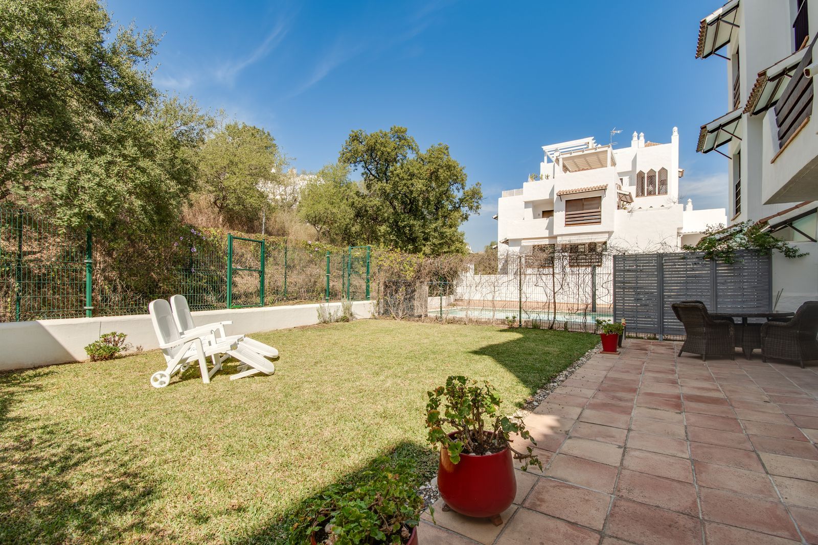 ec0ad6f475a3ad9a2f39c60ff3cbac28 - 2