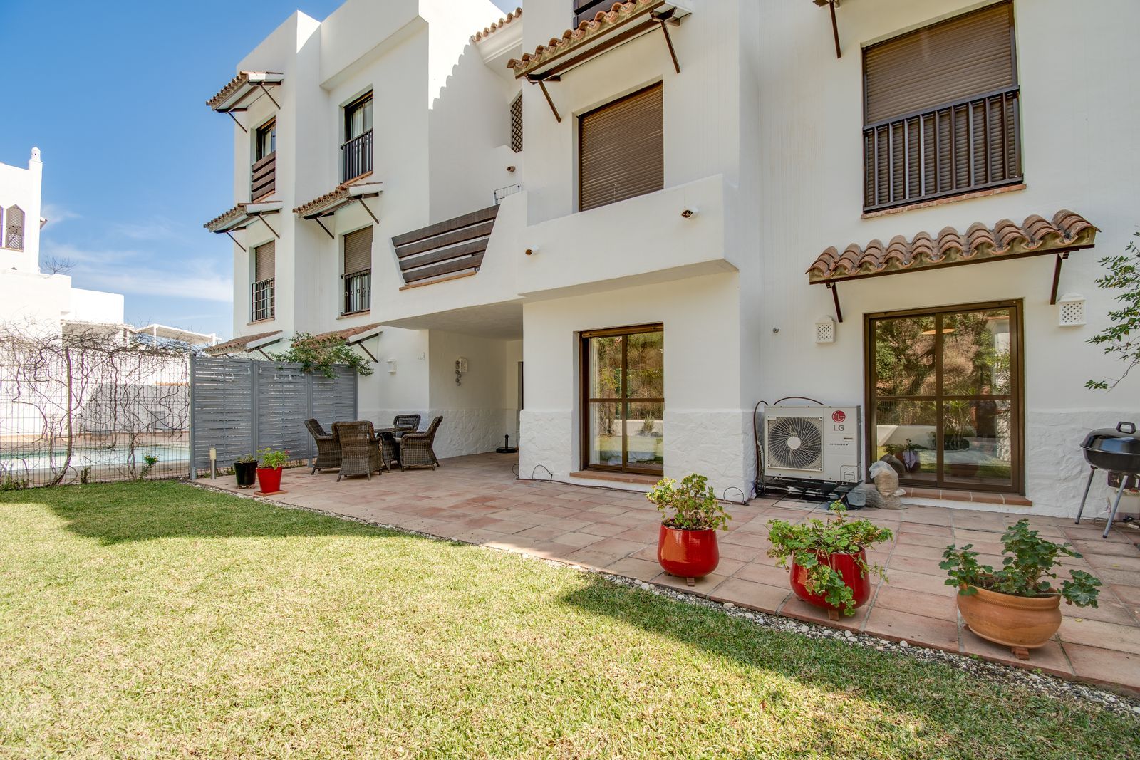 ec0ad6f475a3ad9a2f39c60ff3cbac28 - 4