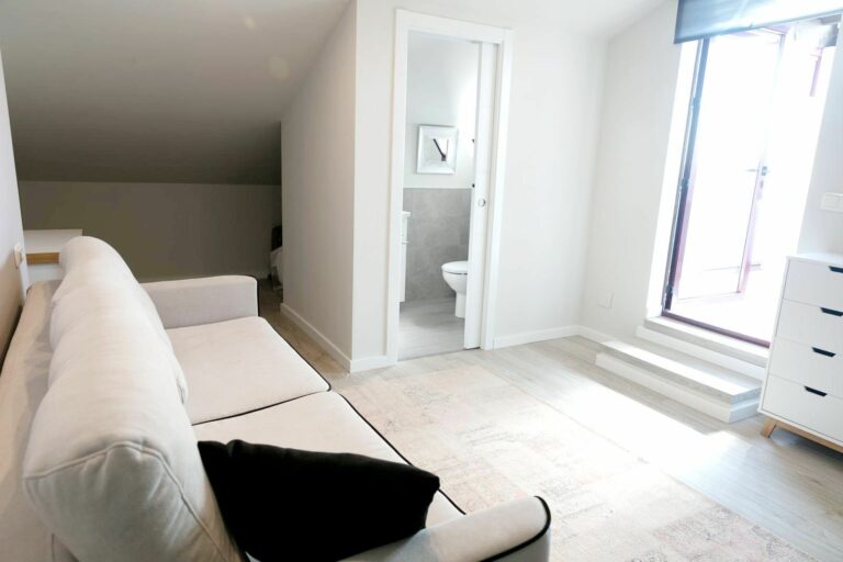 ec5b782e75c198ae1b9495478de8300c - 14