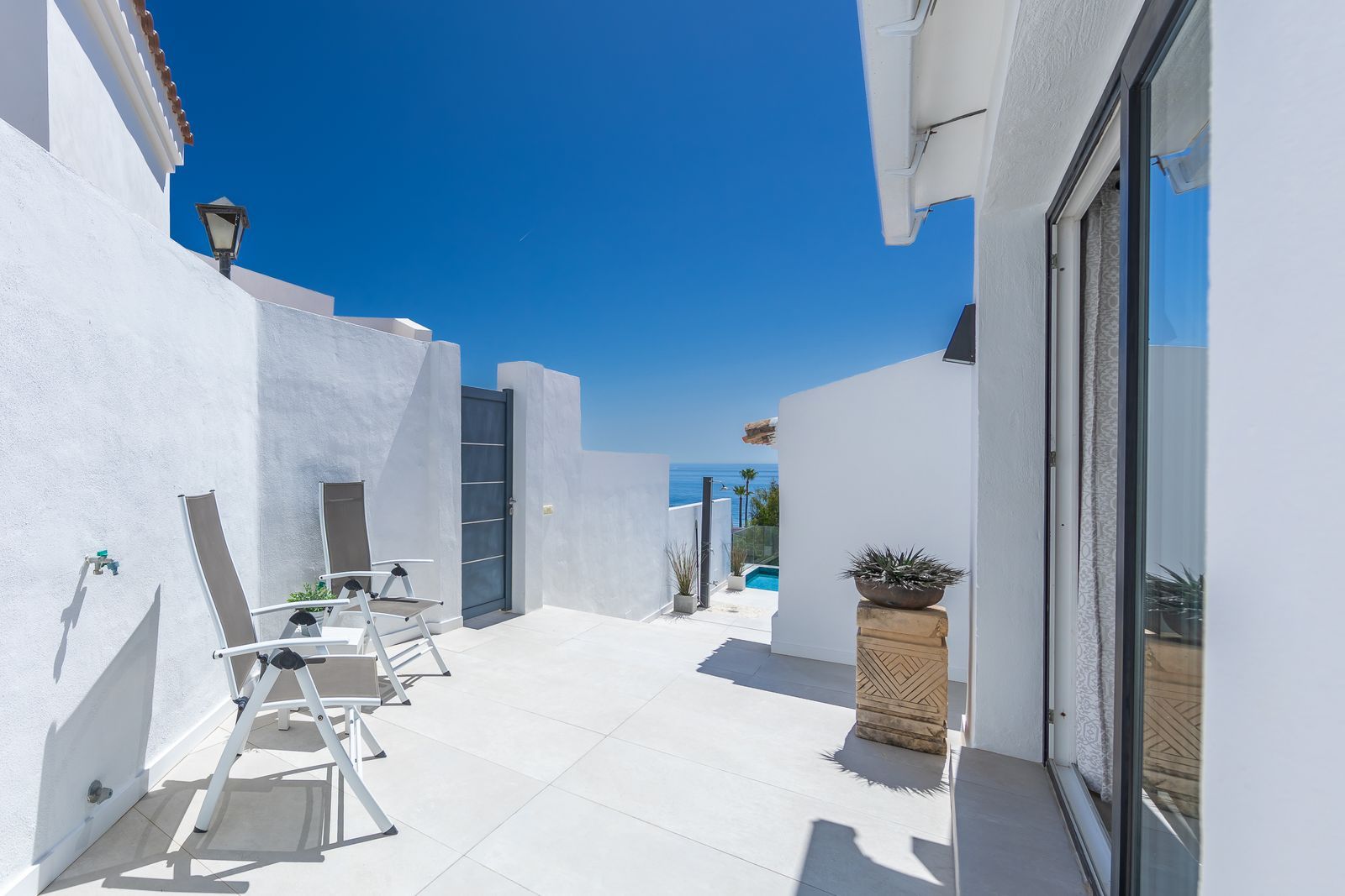 ec78df6905331e2fb8967c913d588351 - 14