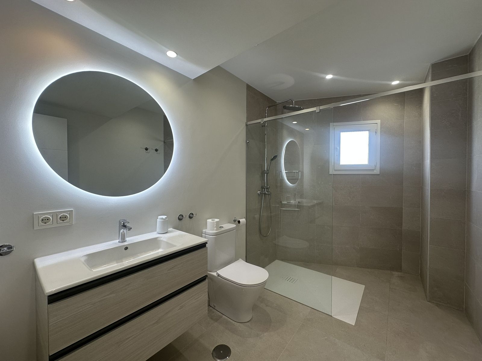 ee376af987ac4720623556c1051082cc - 11