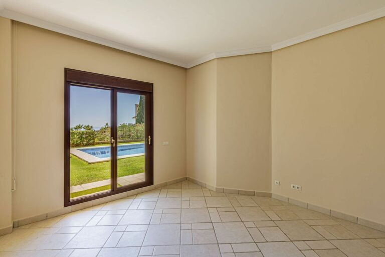 efea0cd284f279cd2f89c0cdc3ee5624 - 6