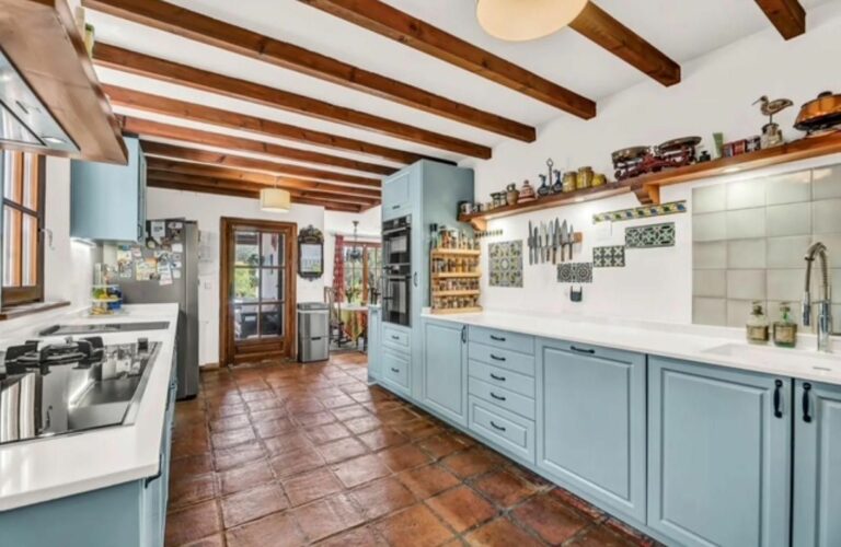 f1e37a70901b2f1a625a4ee01da05c65 - 11