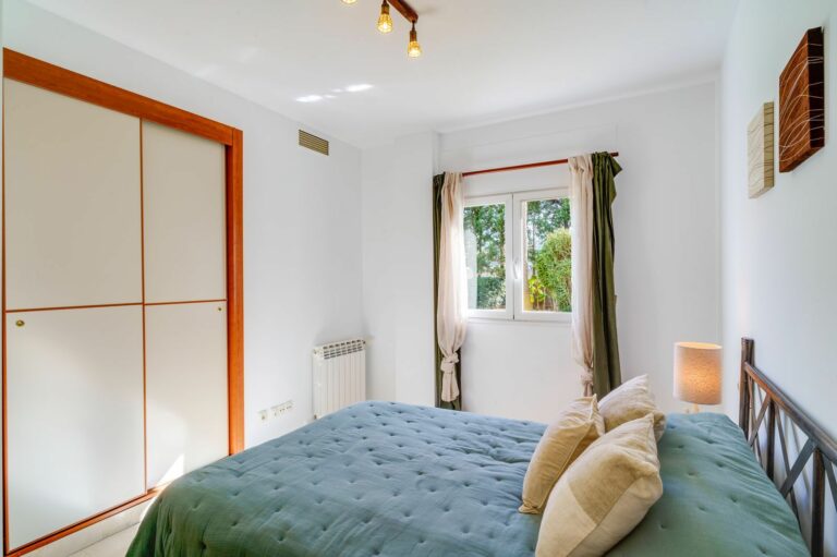 f3b91dd32de32f3ff481c095bf2cbcd4 - 13