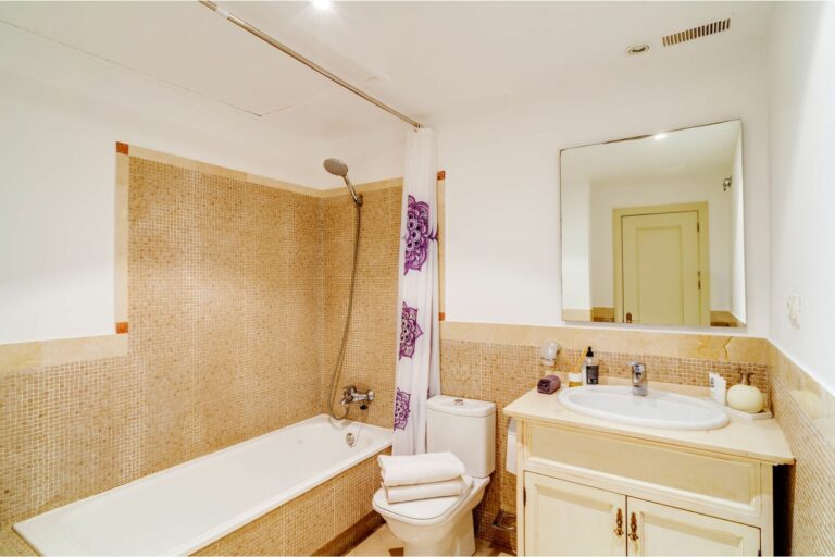 f3b91dd32de32f3ff481c095bf2cbcd4 - 16