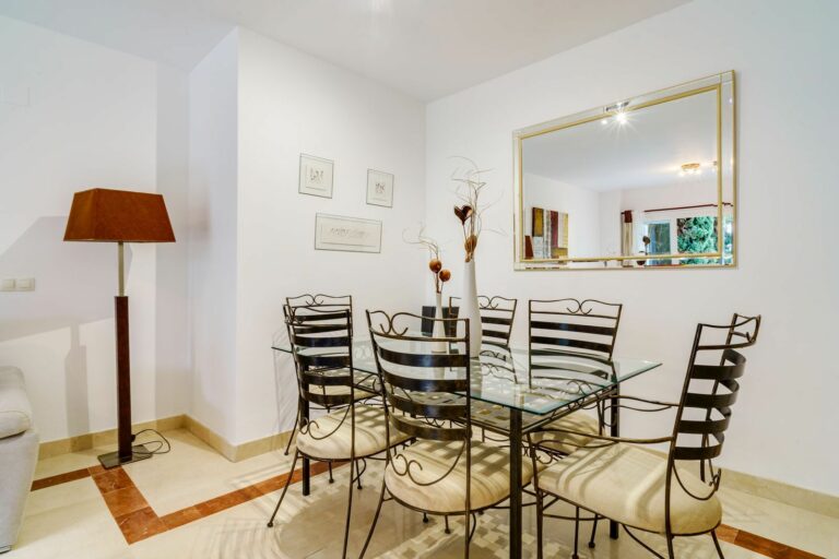 f3b91dd32de32f3ff481c095bf2cbcd4 - 4