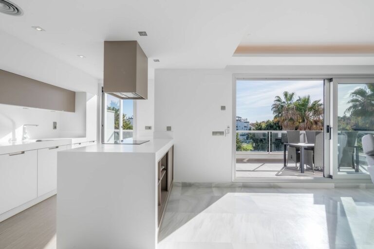 f80b73b3c7825c49d78965ed3cdf9afd - 11