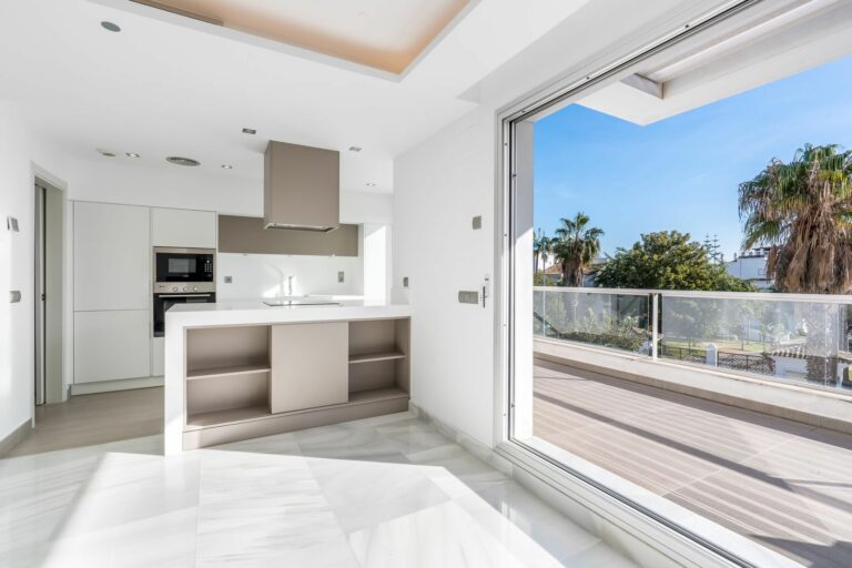 f80b73b3c7825c49d78965ed3cdf9afd - 12