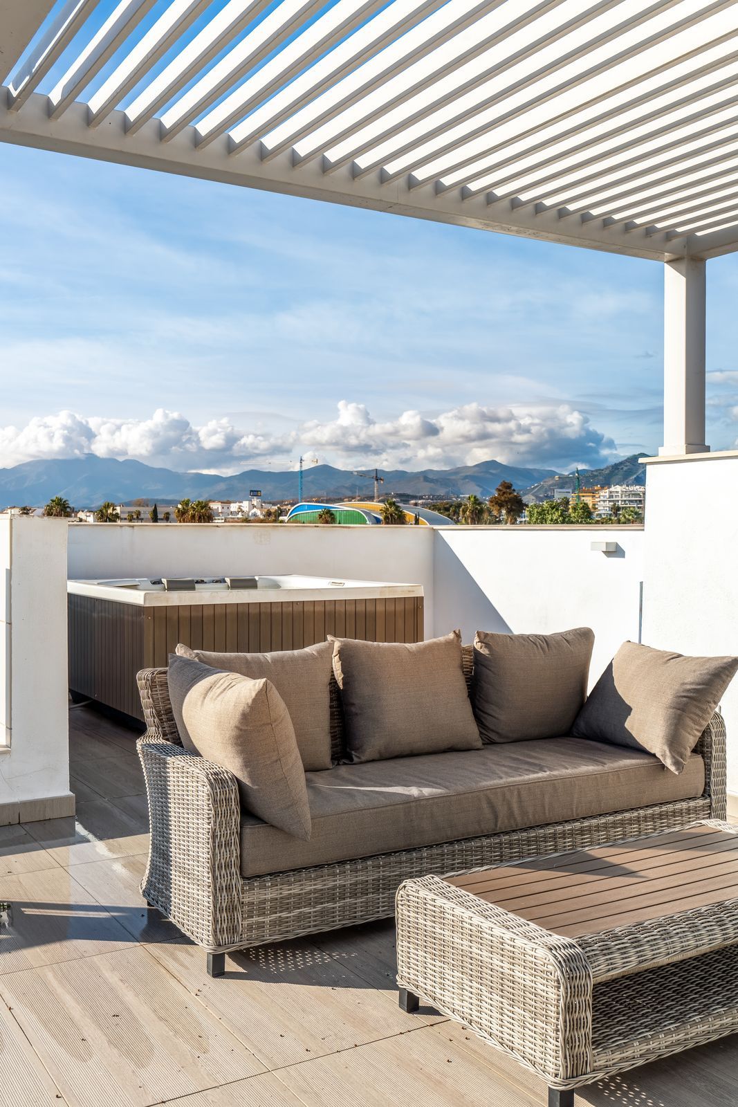 f80b73b3c7825c49d78965ed3cdf9afd - 6