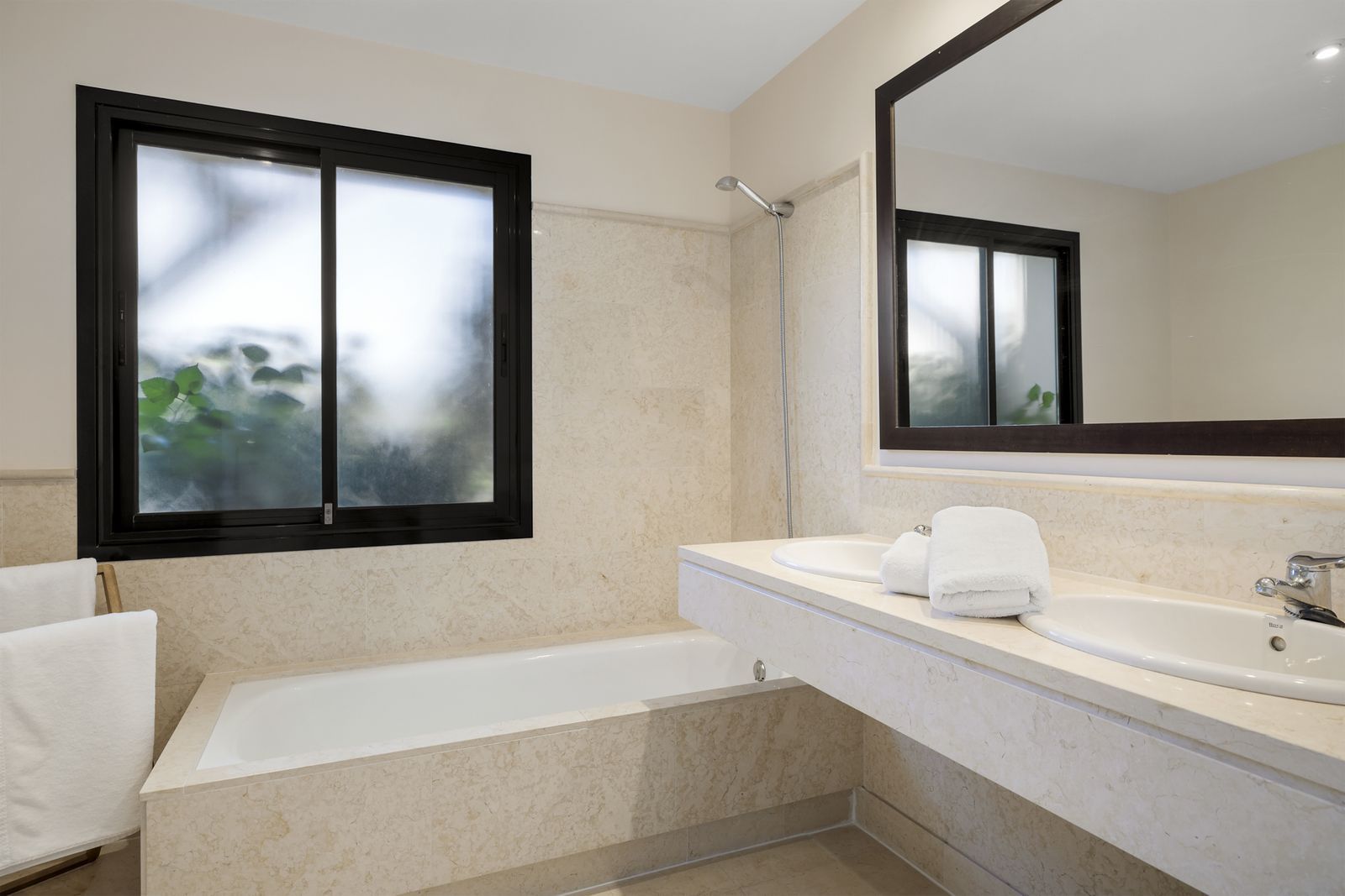 fa135b10fb433e473ef9a0dc1f28e016 - 15